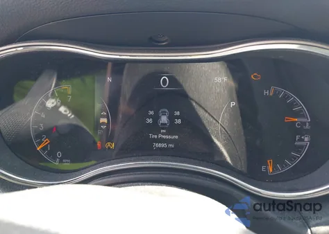 2018 Jeep Grand Cherokee Laredo E 4X4 z USA, uszkodzony, nr VIN 1C4RJFAG0JC197738